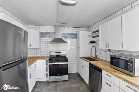 Kitchen - 6017 E 12th Ave, Anchorage, AK 99504 photo 4 of 5