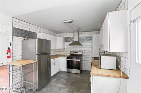 Kitchen - 6017 E 12th Ave, Anchorage, AK 99504 photo 3 of 5