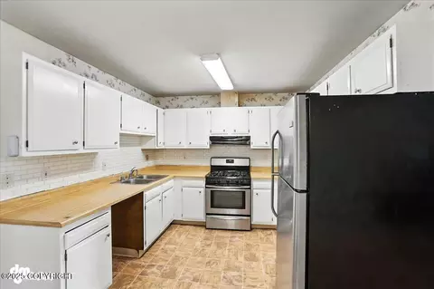 Kitchen - 6017 E 12th Ave, Anchorage, AK 99504 photo 2 of 5