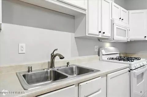 Kitchen - 751 High View Dr, Anchorage, AK 99515 photo 3 of 4