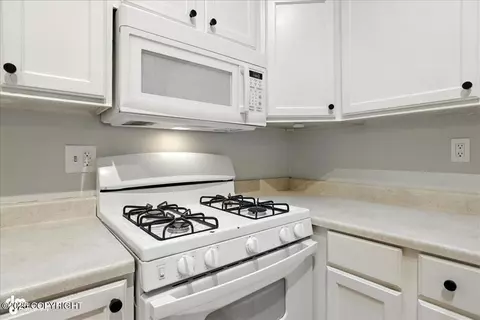 Kitchen - 751 High View Dr, Anchorage, AK 99515 photo 4 of 4
