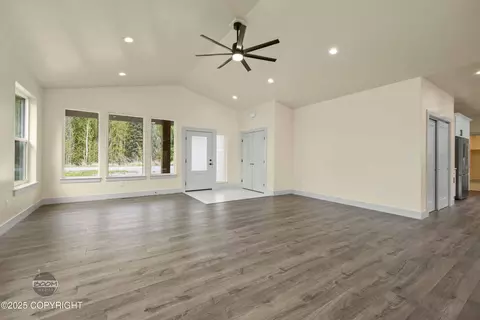 Living - 7254 E Riparian Loop, Palmer, AK 99645 photo 4 of 14