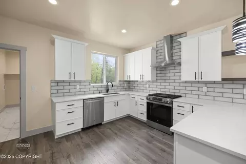 Kitchen - 7254 E Riparian Loop, Palmer, AK 99645 photo 5 of 8