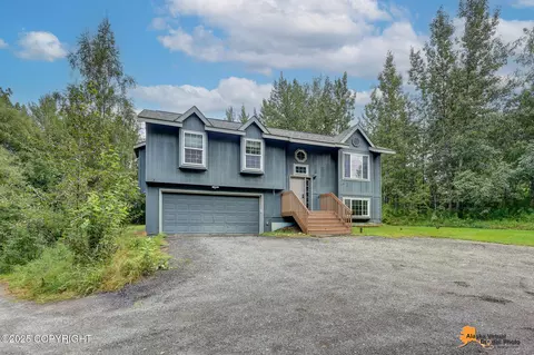 2751 N Barrys Resort Dr, Wasilla, AK 99654