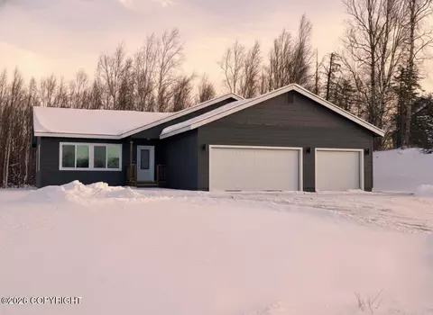 6301 N Snowflower Ln, Palmer, AK 99645