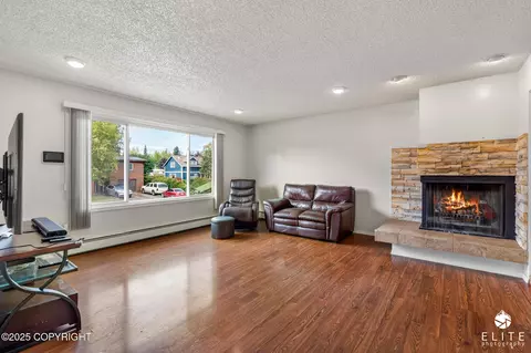 8037 Wisteria St, Anchorage, AK 99502