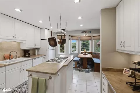Kitchen - 4157 Raspberry Rd, Anchorage, AK 99502 photo 1 of 3