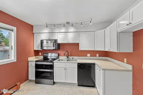 Kitchen - 501 E 13th Ave # 25, Anchorage, AK 99501 photo 2 of 6