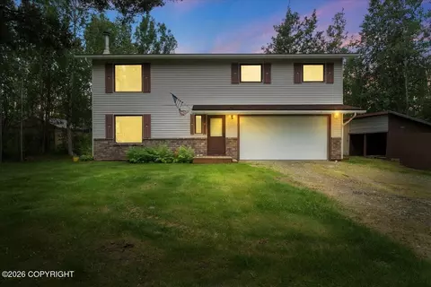 13914 W Sunrise Dr, Big Lake, AK 99623