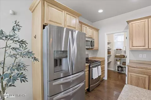 Kitchen - 16941 Ludlow Cir, Eagle River, AK 99577 photo 3 of 5