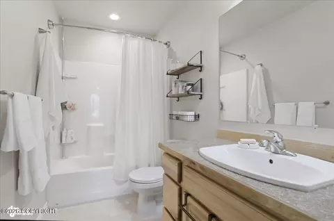 Bath - 16941 Ludlow Cir, Eagle River, AK 99577 photo 4 of 4