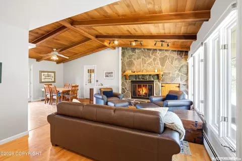 Living - 13100 Saunders Rd, Anchorage, AK 99516 photo 4 of 5