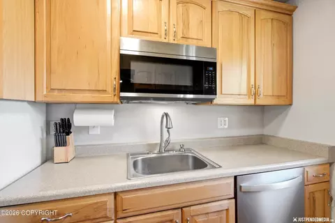 Kitchen - 13100 Saunders Rd, Anchorage, AK 99516 photo 3 of 5