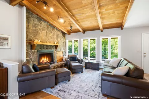 Living - 13100 Saunders Rd, Anchorage, AK 99516 photo 2 of 5