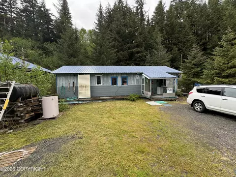 1805 Whitshed Rd, Cordova, AK 99574