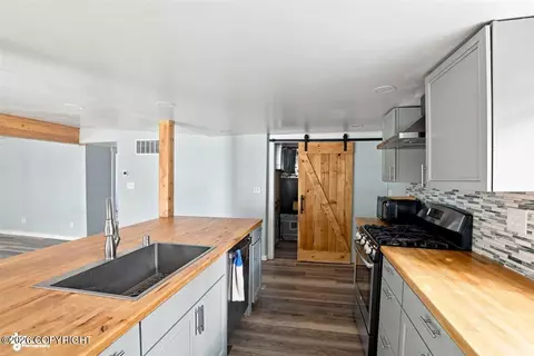 Kitchen - 24641 Chugiak Dr, Chugiak, AK 99567 photo 5 of 5