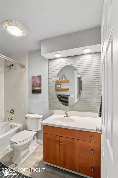 Bath - 27336 Golden Eagle Ct, Chugiak, AK 99567 photo 3 of 4