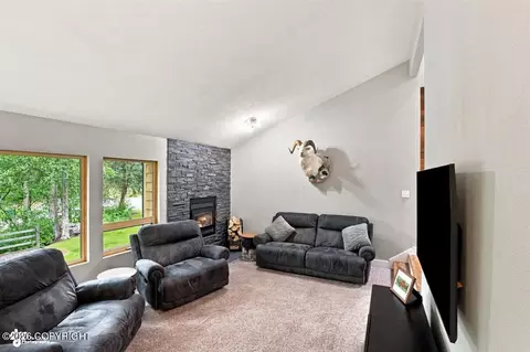 Living - 27336 Golden Eagle Ct, Chugiak, AK 99567 photo 2 of 4