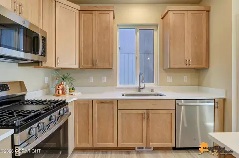 Kitchen - 13081 Chase Cir, Eagle River, AK 99577 photo 2 of 8