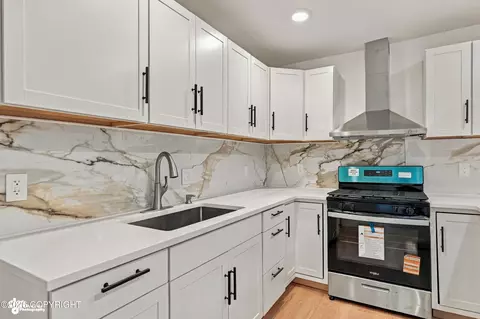 Kitchen - 18045 Mendenhall St, Eagle River, AK 99577 photo 11 of 12