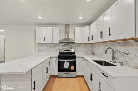 Kitchen - 18045 Mendenhall St, Eagle River, AK 99577 photo 4 of 12
