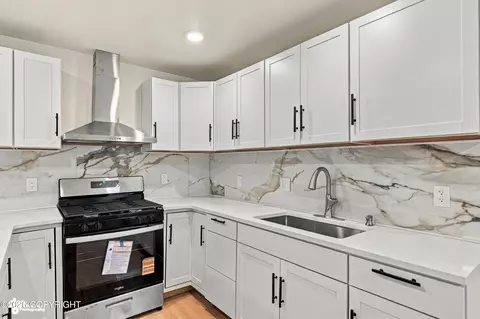Kitchen - 18045 Mendenhall St, Eagle River, AK 99577 photo 5 of 12