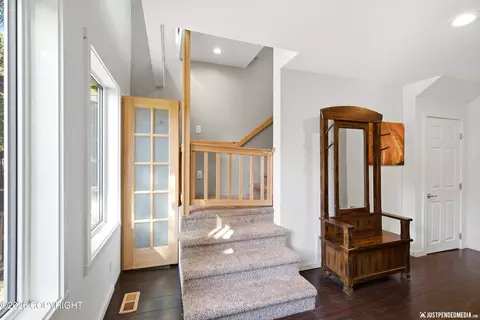 Entry Way - 325 E 11th Ave, Anchorage, AK 99501 photo 4 of 8