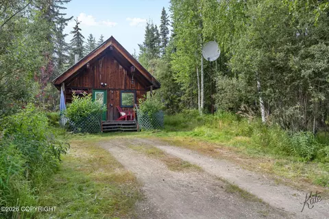 561 Auburn Dr, Fairbanks, AK 99709