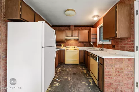 Kitchen - 7007 E 16th Ave, Anchorage, AK 99504 photo 3 of 3