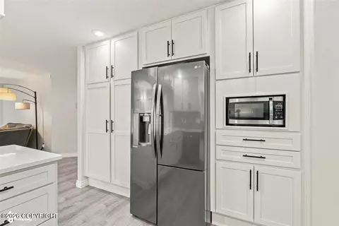 Kitchen - 10948 Sun Eagle Cir, Eagle River, AK 99577 photo 4 of 5