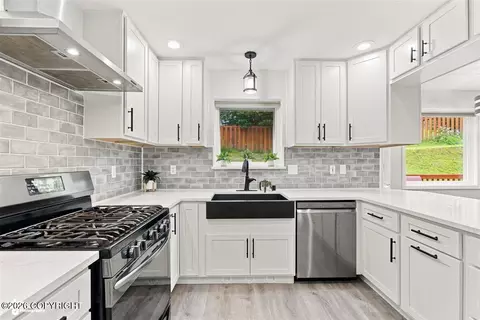 Kitchen - 10948 Sun Eagle Cir, Eagle River, AK 99577 photo 5 of 5