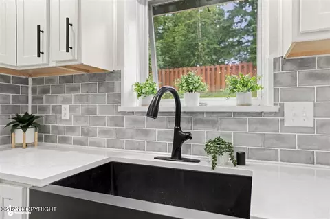 Kitchen - 10948 Sun Eagle Cir, Eagle River, AK 99577 photo 2 of 5