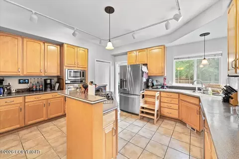 Kitchen - 8700 Inyo Cir, Eagle River, AK 99577 photo 4 of 7