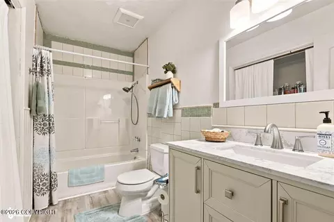 Bath - 18339 Baranoff Ave, Eagle River, AK 99577 photo 4 of 5