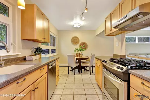 Kitchen - 3336 Upland Dr, Anchorage, AK 99504 photo 4 of 5