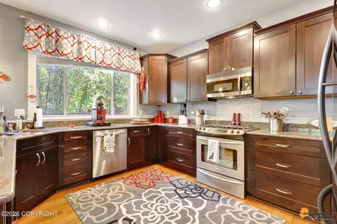 Kitchen - 16914 Ludlow Cir, Eagle River, AK 99577 photo 2 of 3