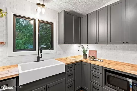 Kitchen - 19430 Citation Rd, Eagle River, AK 99577 photo 5 of 6