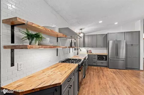 Kitchen - 19430 Citation Rd, Eagle River, AK 99577 photo 3 of 6