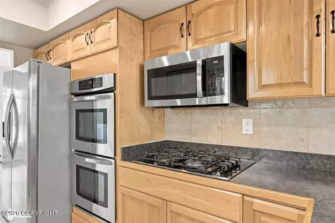 Kitchen - 17405 Kantishna Dr, Eagle River, AK 99577 photo 4 of 4
