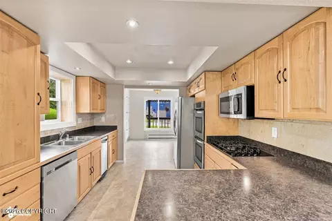 Kitchen - 17405 Kantishna Dr, Eagle River, AK 99577 photo 2 of 4