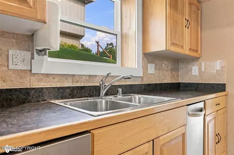 Kitchen - 17405 Kantishna Dr, Eagle River, AK 99577 photo 3 of 4