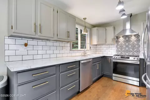 Kitchen - 19725 Eagle River Rd, Eagle River, AK 99577 photo 2 of 5