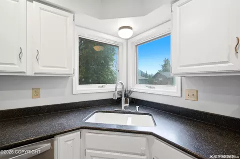 Kitchen - 20242 Constitution Dr, Eagle River, AK 99577 photo 4 of 6
