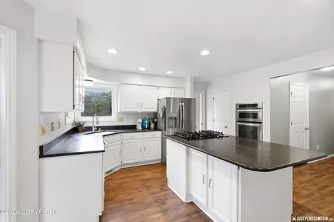 Kitchen - 20242 Constitution Dr, Eagle River, AK 99577 photo 3 of 6