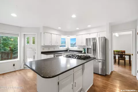 Kitchen - 20242 Constitution Dr, Eagle River, AK 99577 photo 2 of 6