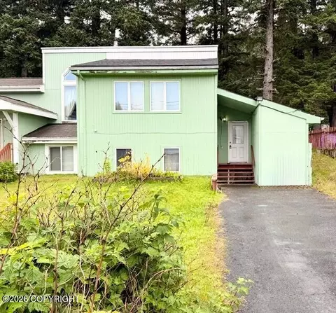 2225 Beaver Lake Dr, Kodiak, AK 99615