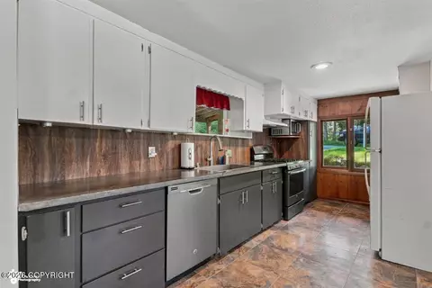 Kitchen - 16921 Foothill Ave, Eagle River, AK 99577 photo 1 of 2