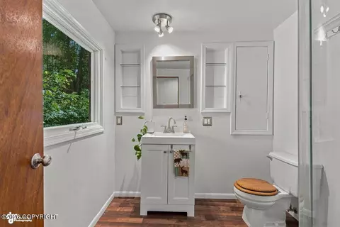 Bath - 16921 Foothill Ave, Eagle River, AK 99577 photo 3 of 3
