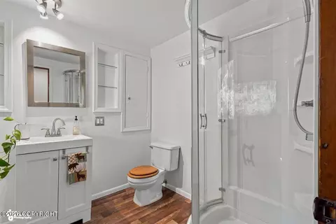 Bath - 16921 Foothill Ave, Eagle River, AK 99577 photo 2 of 3