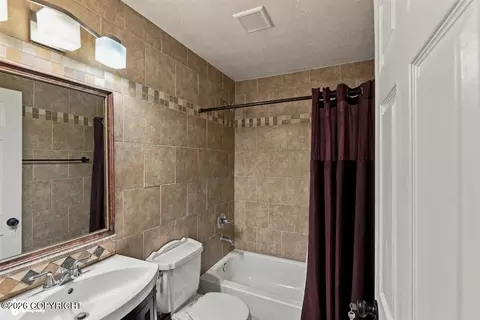Bath - 1826 Twining Dr, Anchorage, AK 99504 photo 3 of 4